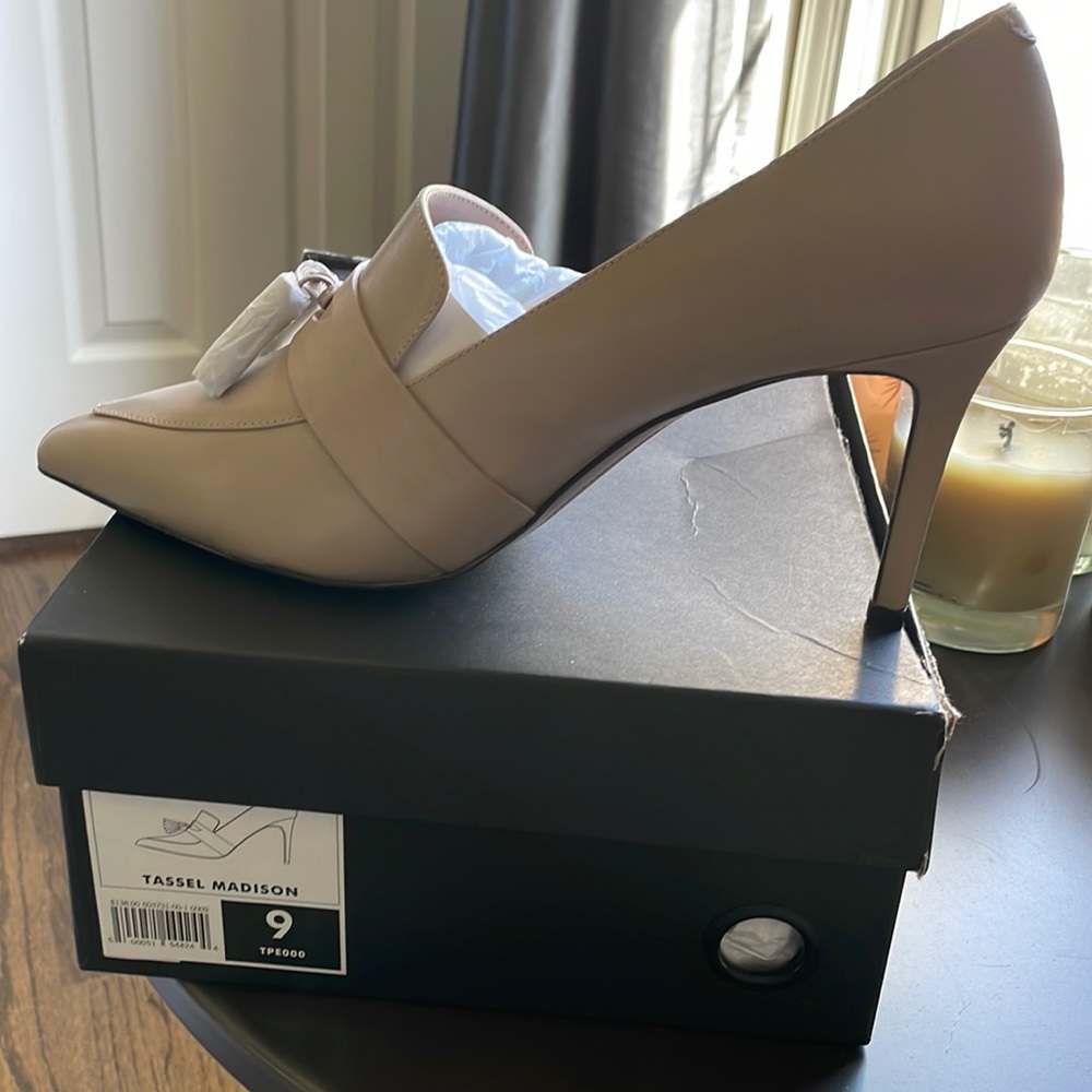 Never worn Banana Republic Tassel Madison heels